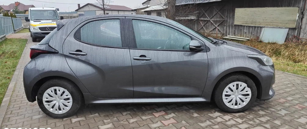 Toyota Yaris cena 49900 przebieg: 28200, rok produkcji 2021 z Warszawa małe 172